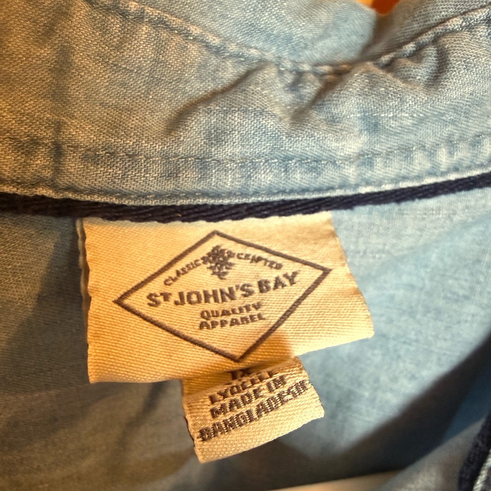 St. John's Bay Light Blue Chambray Button-Up Shirt with Navy Trim - Picture 3 of 4